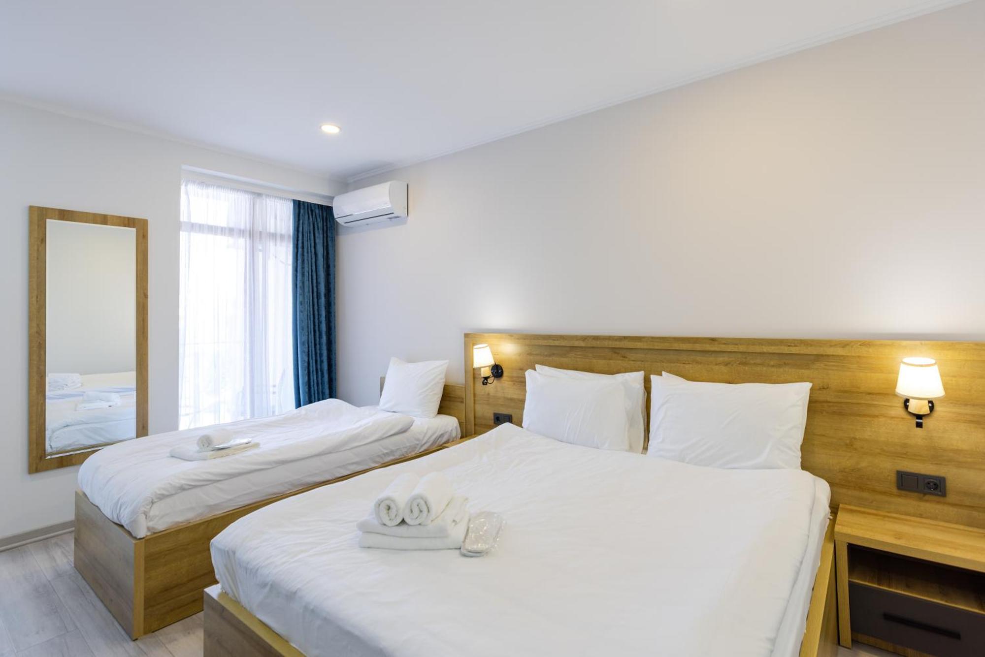 Aqua Batumi Hotel & Apartments エクステリア 写真